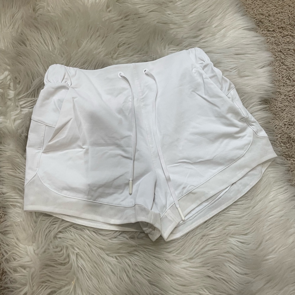 Lululemon WHITE DRAWSTRING SHORTS! Inner Glow High Rise